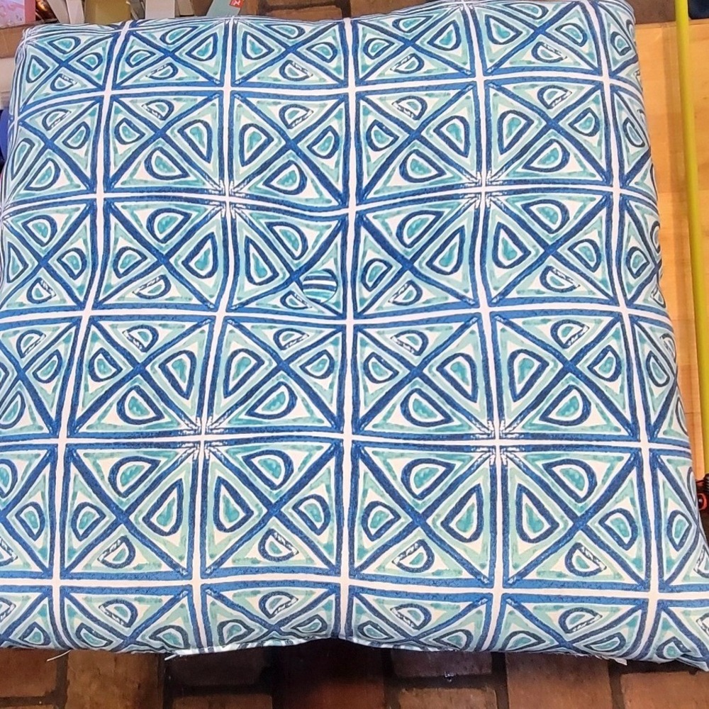 At Home Everyday Blue White Paisley Tufted Square Chair Floor Cushion Seat Pad